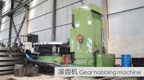 Gear hobbing machine